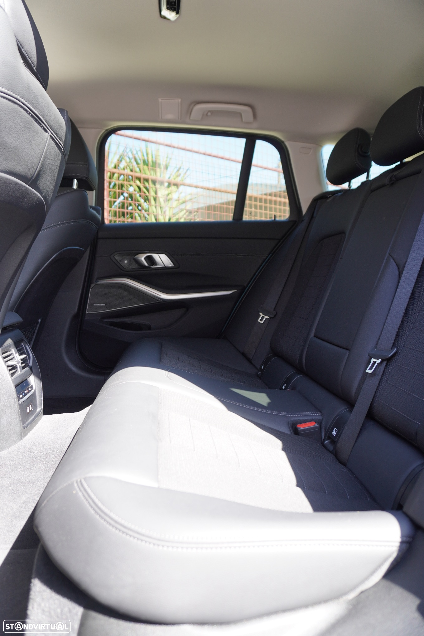 BMW 330 e Touring Line Sport Auto - 24