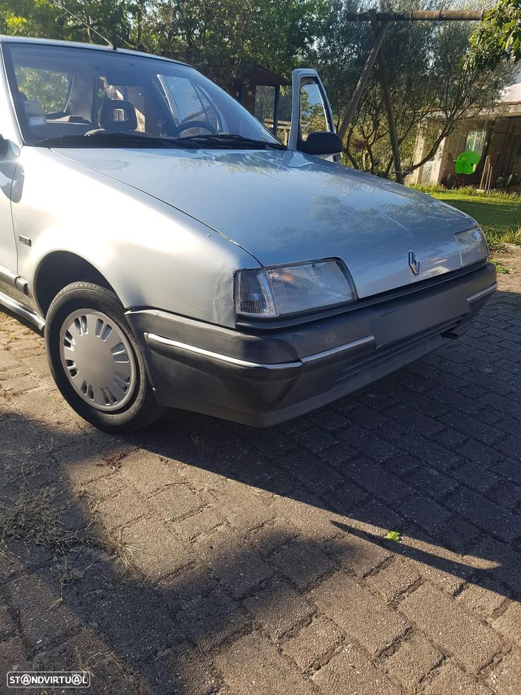 Renault 19 - 5