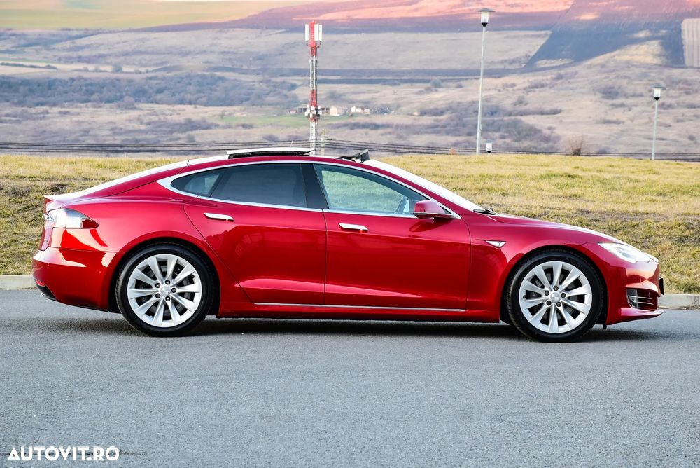 Tesla Model S - 9