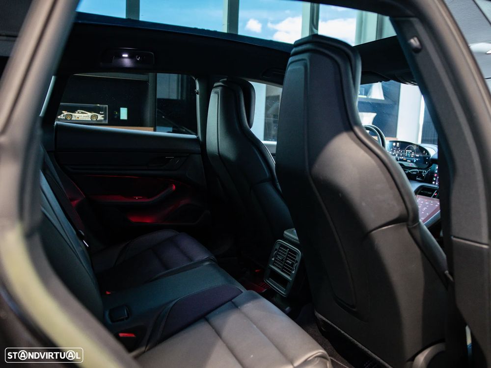 Porsche Taycan Sport Turismo - 37
