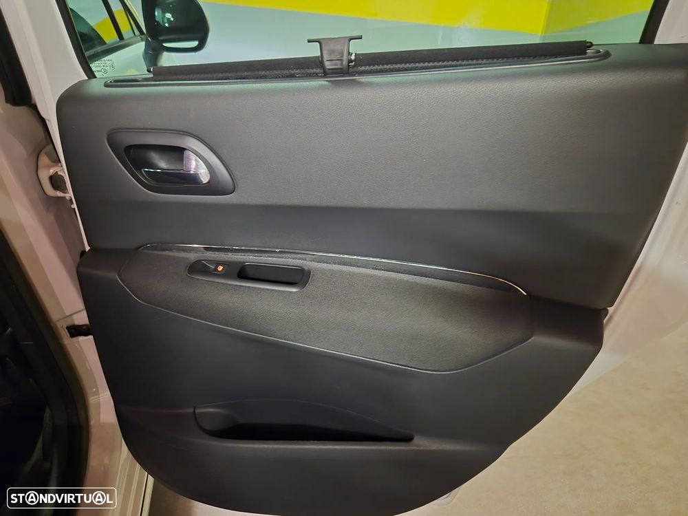 Peugeot 3008 1.6 HDi Style - 38