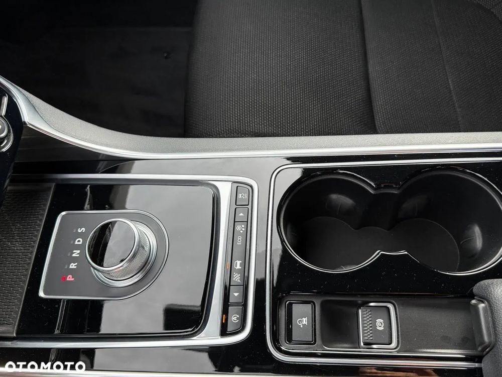 Jaguar XE 2.0 D R-Sport - 36