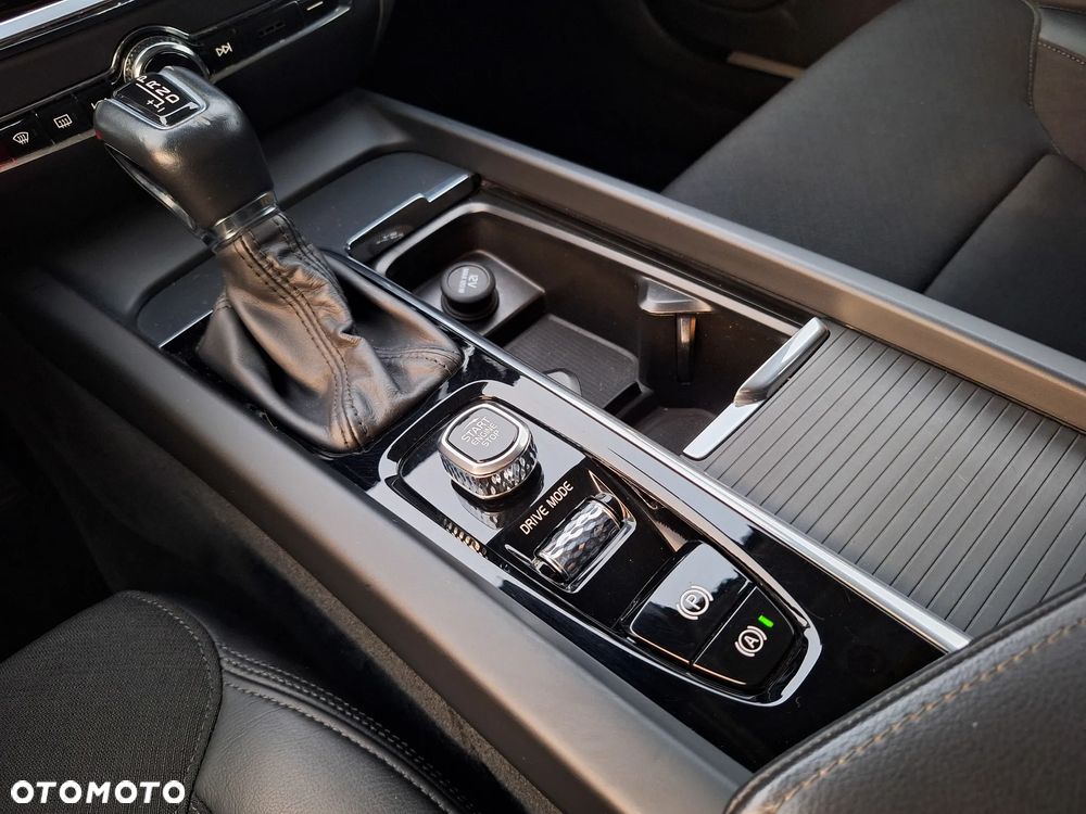 Volvo V60 D4 Momentum Pro - 34