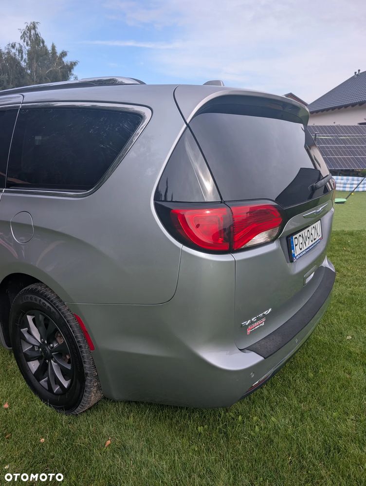 Chrysler Pacifica - 21