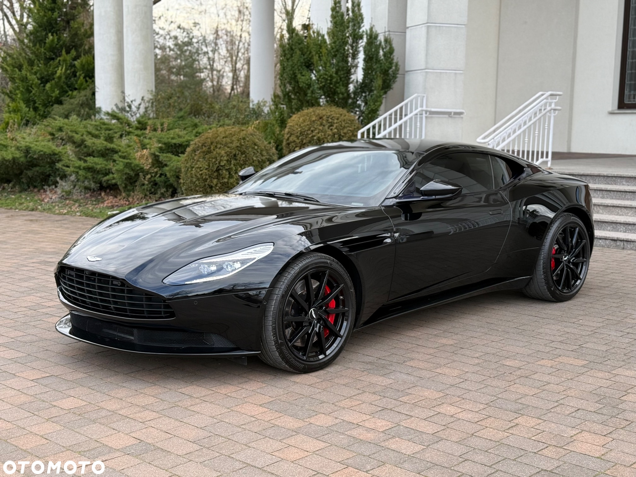 Aston Martin DB11 V12 Coupe - 2