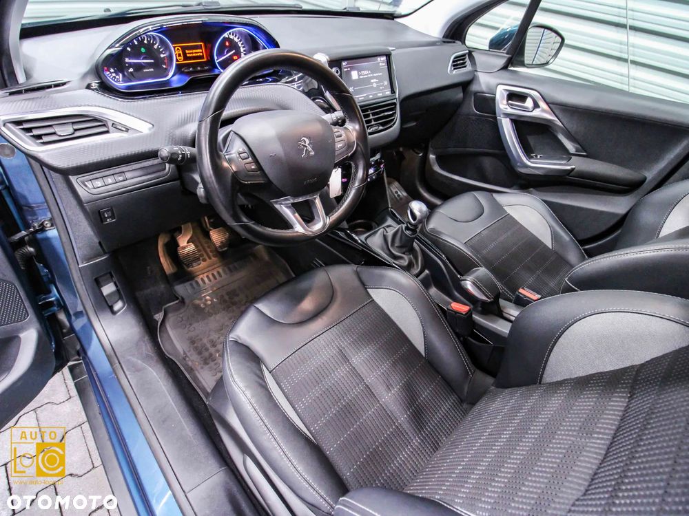 Peugeot 2008 1.2 Pure Tech Allure S&S - 17