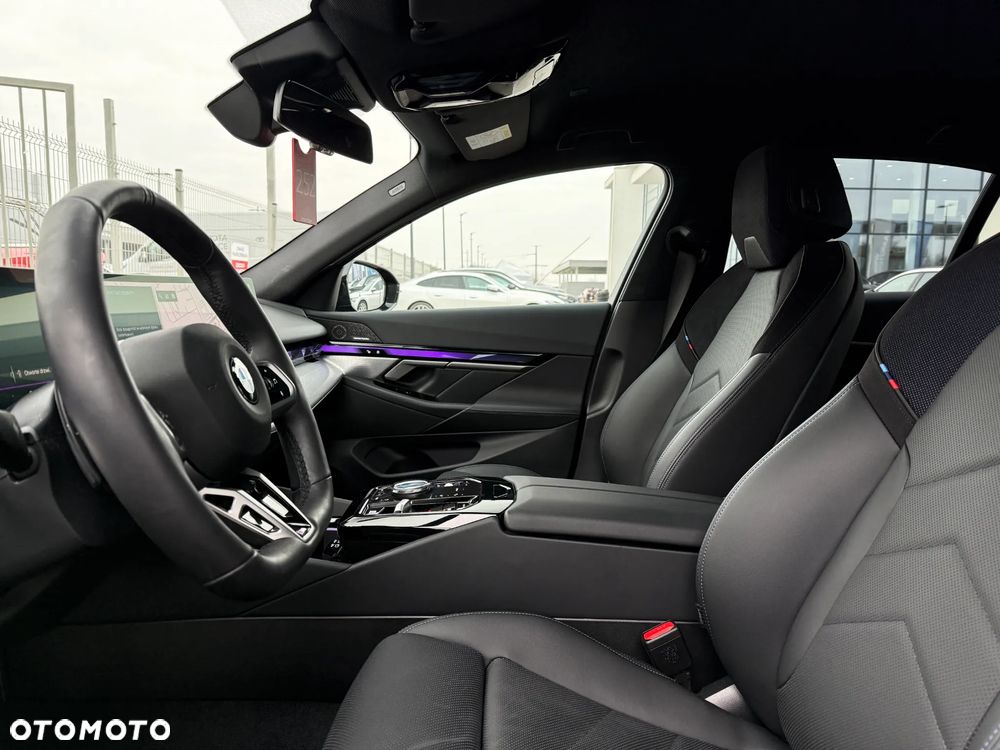 BMW Seria 5 520d xDrive - 28