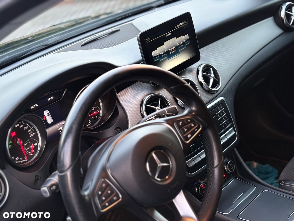 Mercedes-Benz GLA 220 d 4-Matic Urban - 17