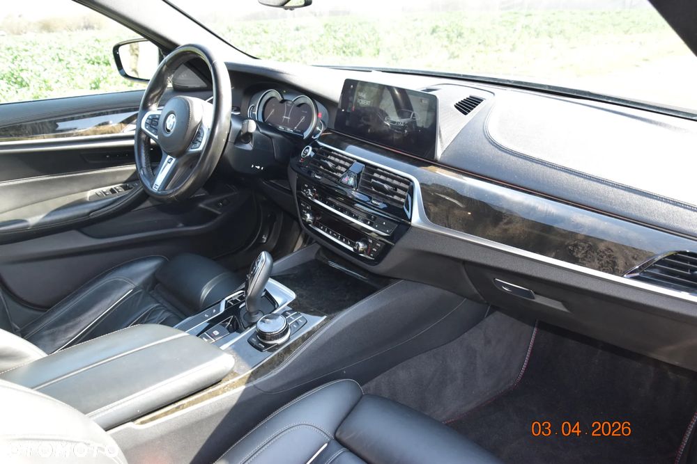 BMW Seria 5 M550i xDrive sport - 18