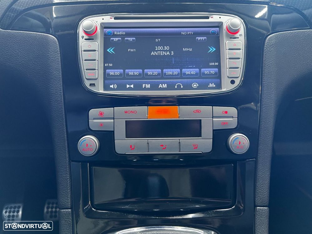 Ford S-Max 2.2 TDCi Titanium 7L - 35