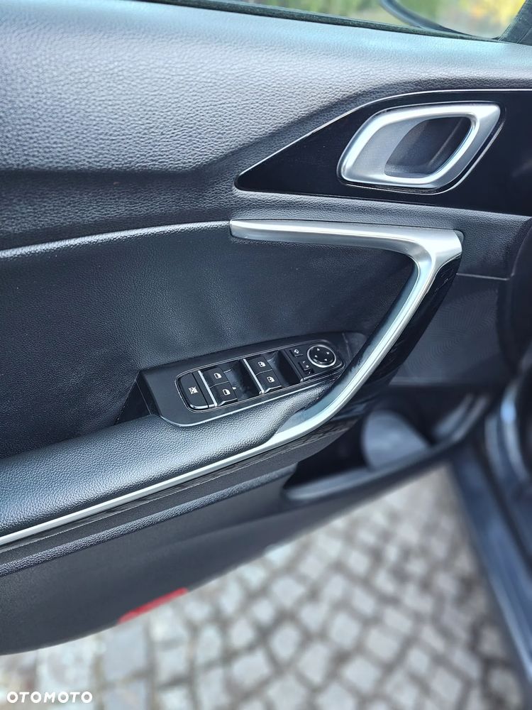 Kia Ceed 1.5 T-GDI OPF Nightline Edition - 10