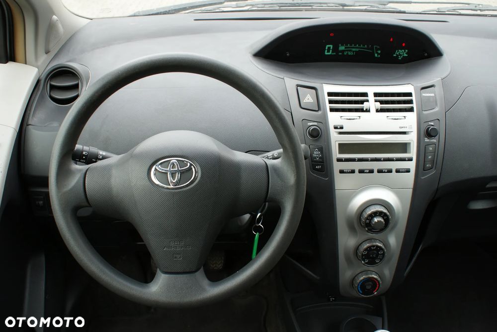 Toyota Yaris - 7