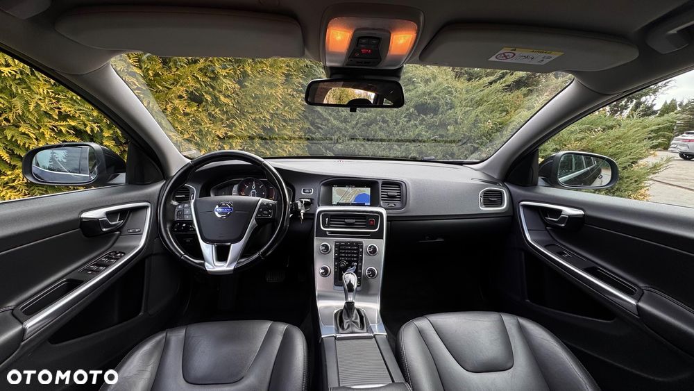 Volvo V60 D4 Geartronic Momentum - 33