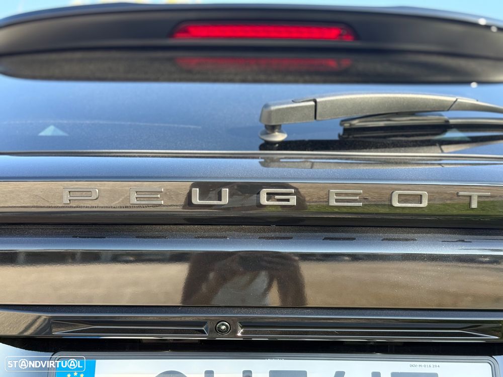 Peugeot e-2008 Allure - 12