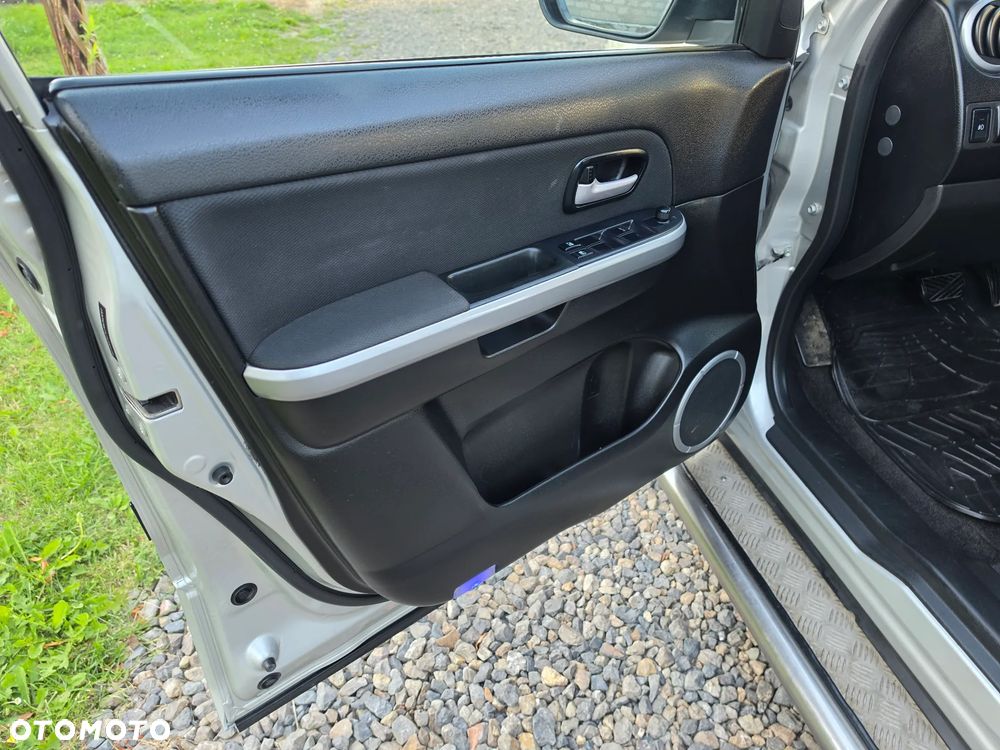 Suzuki Grand Vitara 2.7 V6 - 33