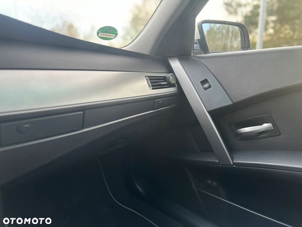 BMW Seria 5 523i - 15