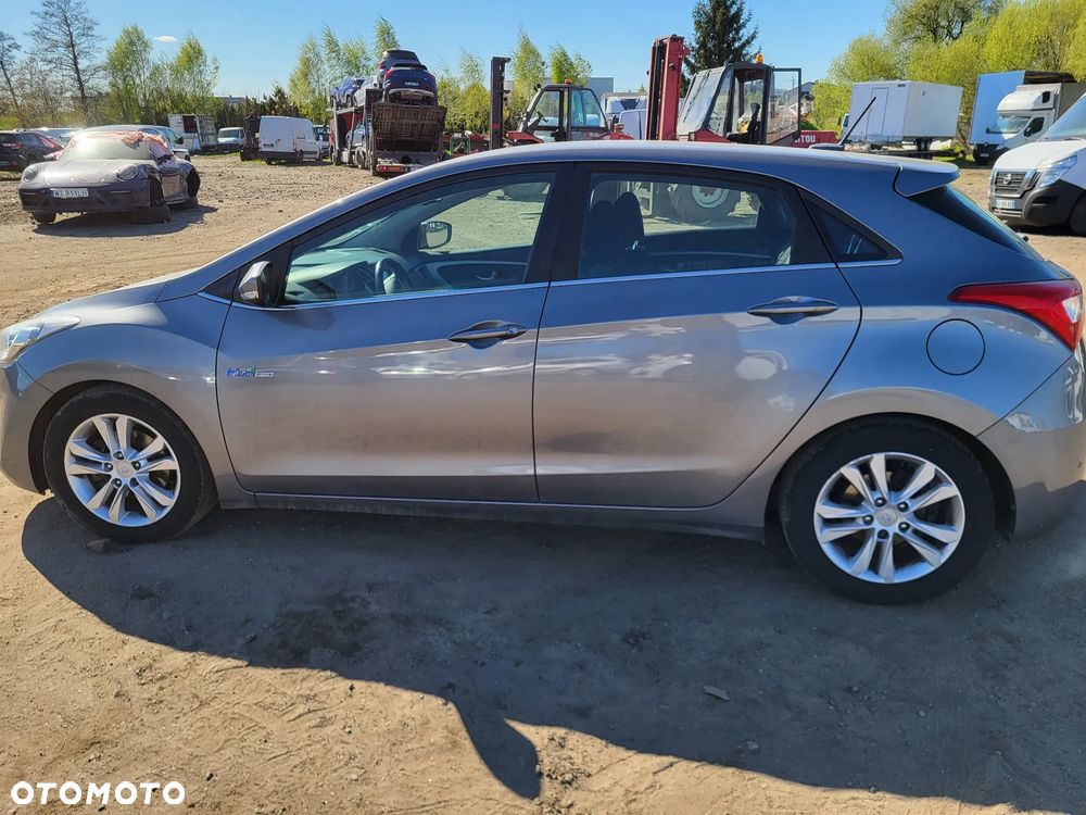 Hyundai i30 blue 1.6 CRDi Trend - 12