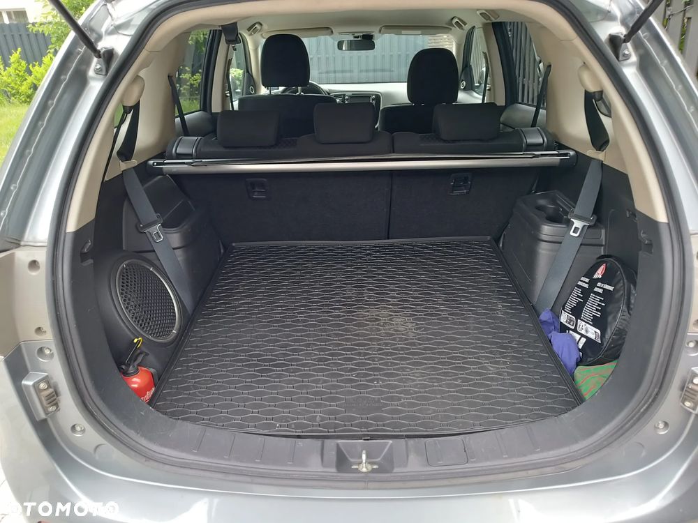 Mitsubishi Outlander 2.2 DID Intense + - 6