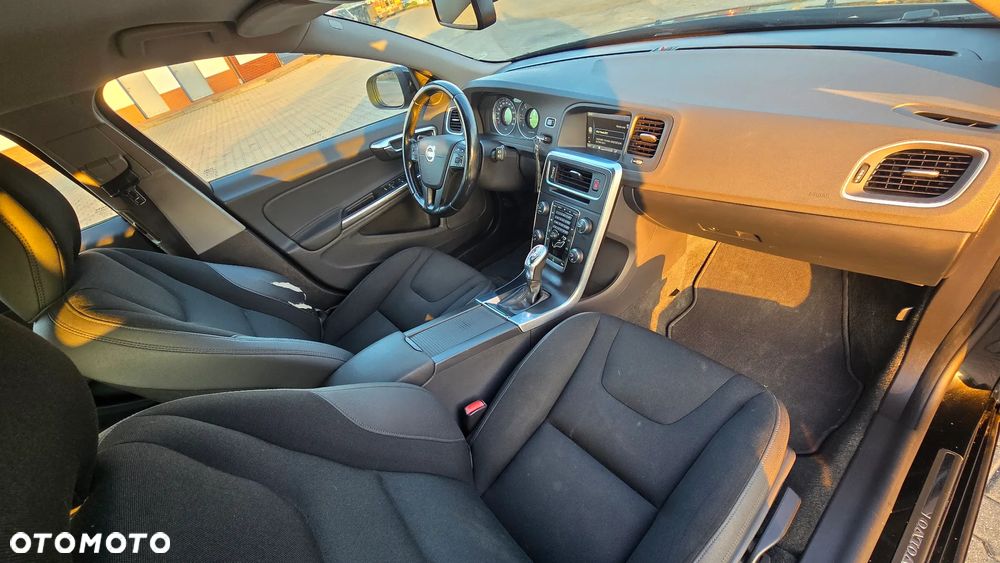 Volvo V60 D4 Geartronic RDesign - 13