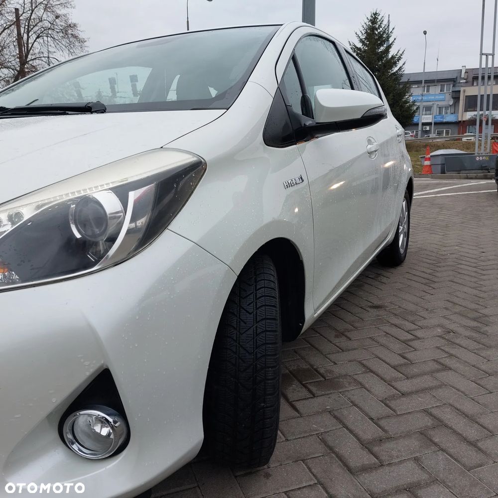 Toyota Yaris Hybrid 100 Life - 2