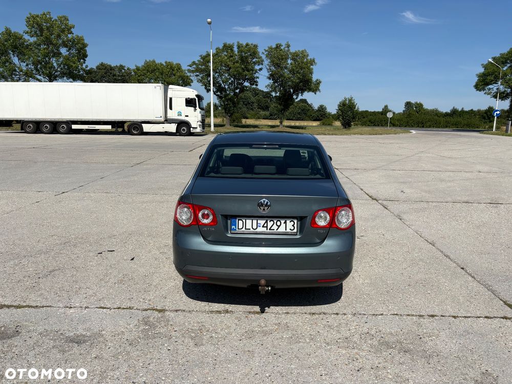 Volkswagen Jetta 1.9 TDI Comfortline - 5