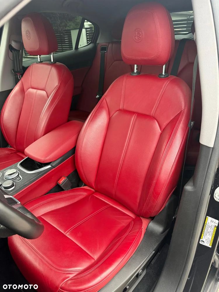 Alfa Romeo Stelvio - 19