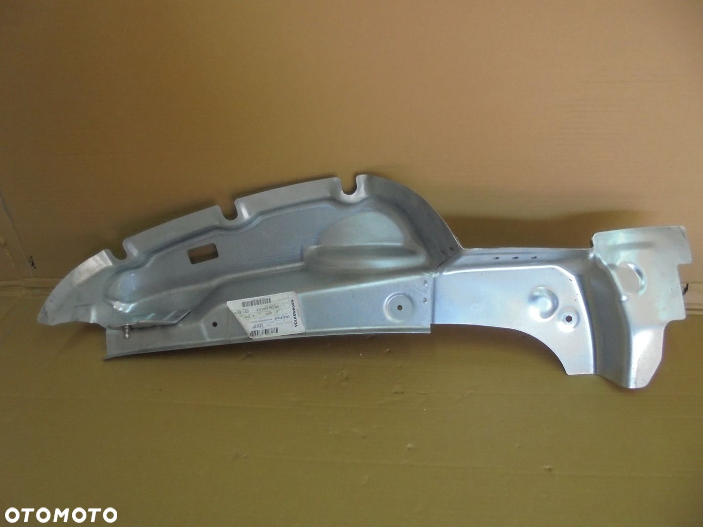 SKODA ROOMSTER 5J7 - pas tylny okular prawy - 1