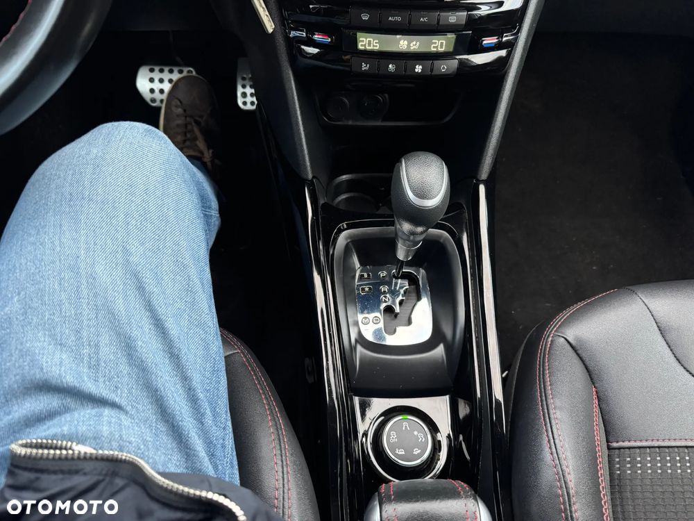 Peugeot 2008 1.2 Pure Tech GPF Allure S&S EAT6 - 15