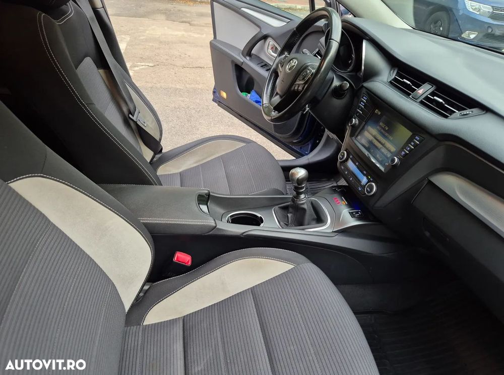 Toyota Avensis 2.0 D-4D Executive - 11