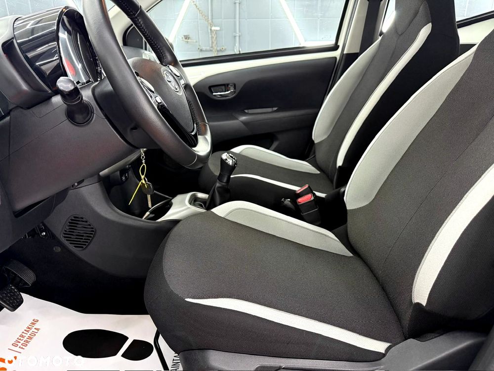 Toyota Aygo x-play touch - 23
