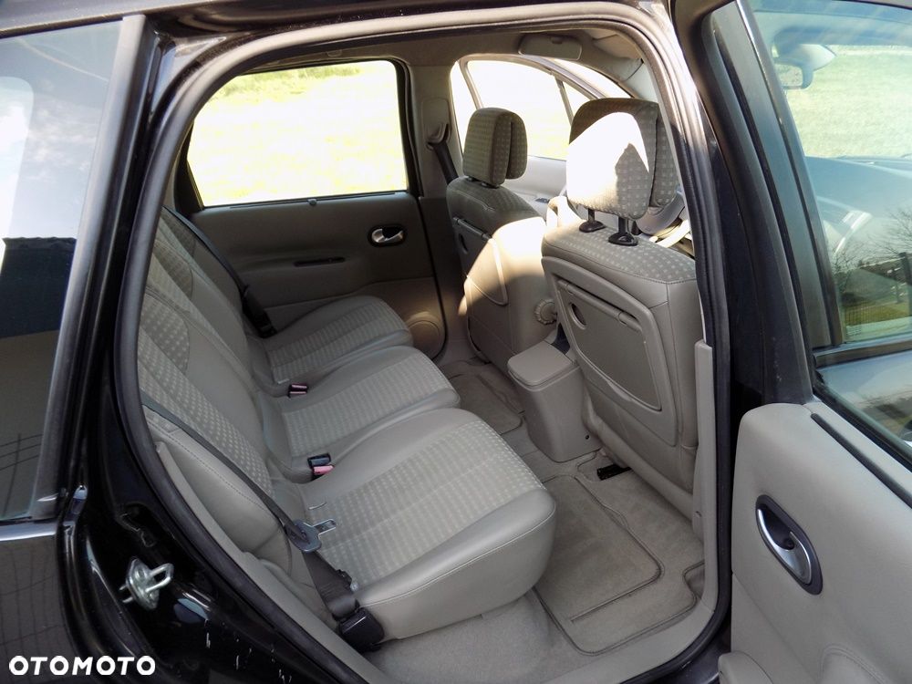 Renault Scenic 1.6 16V Luxe Privilege - 31