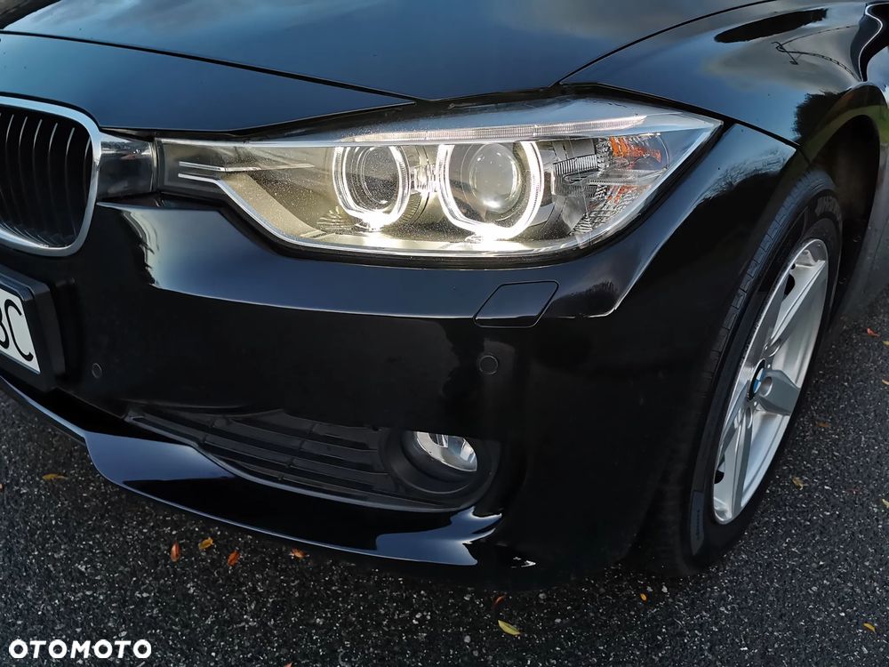 BMW Seria 3 320d Touring xDrive - 15