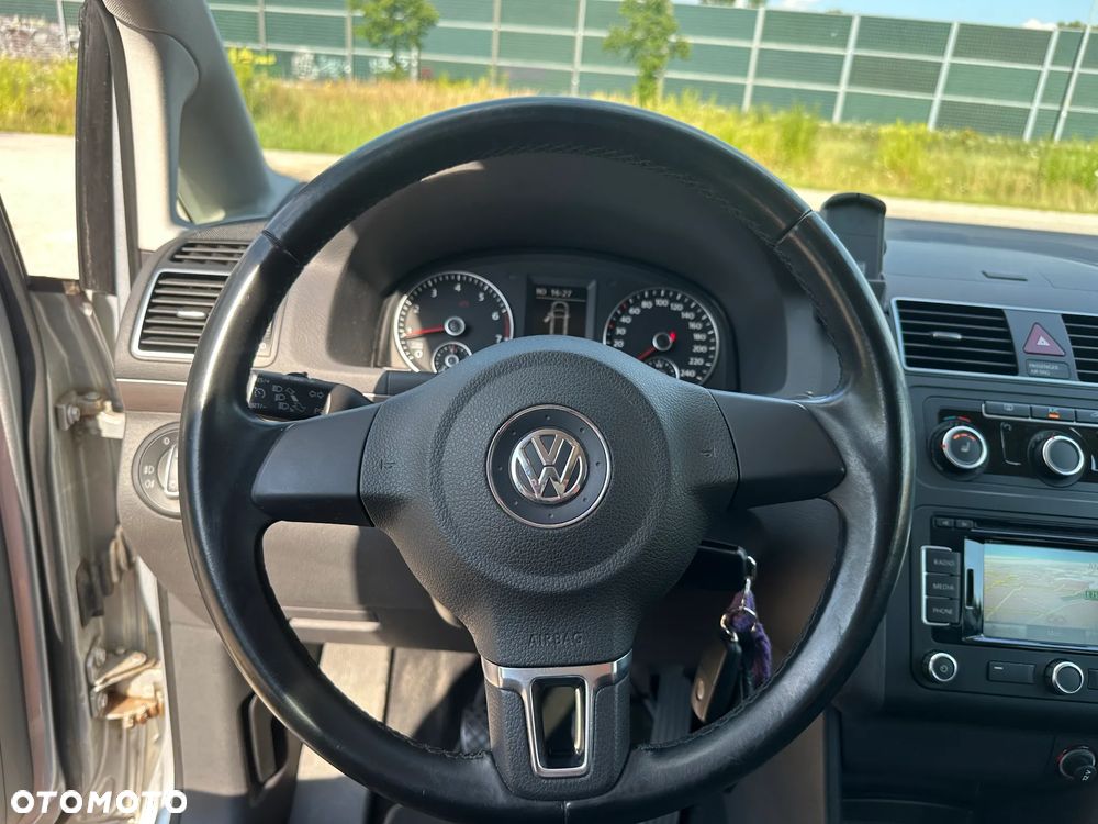 Volkswagen Touran - 18