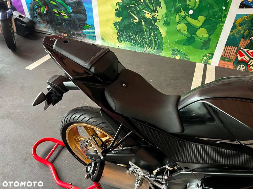 Yamaha YZF - 8