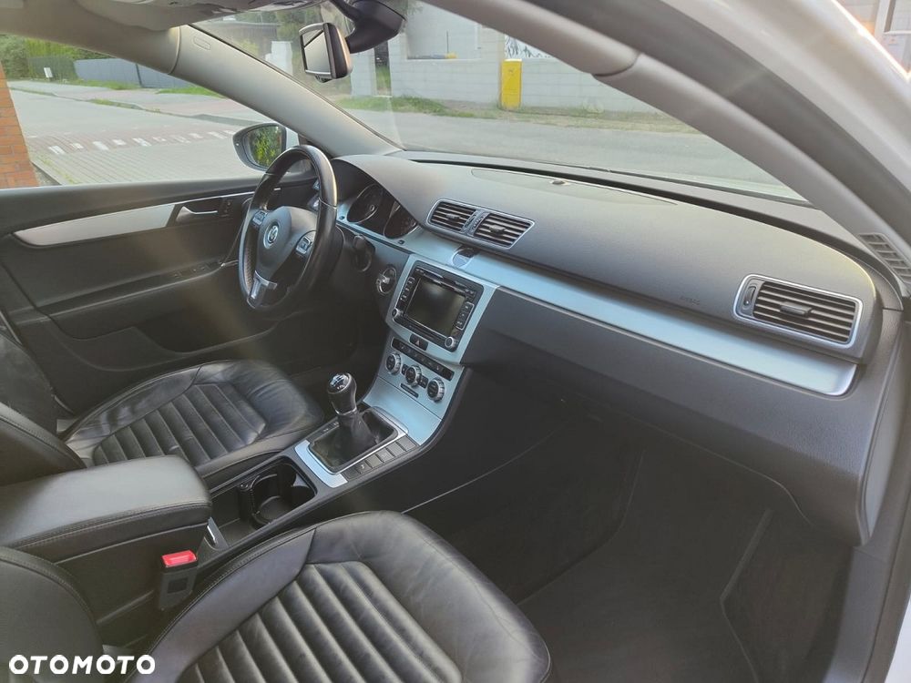 Volkswagen Passat - 10