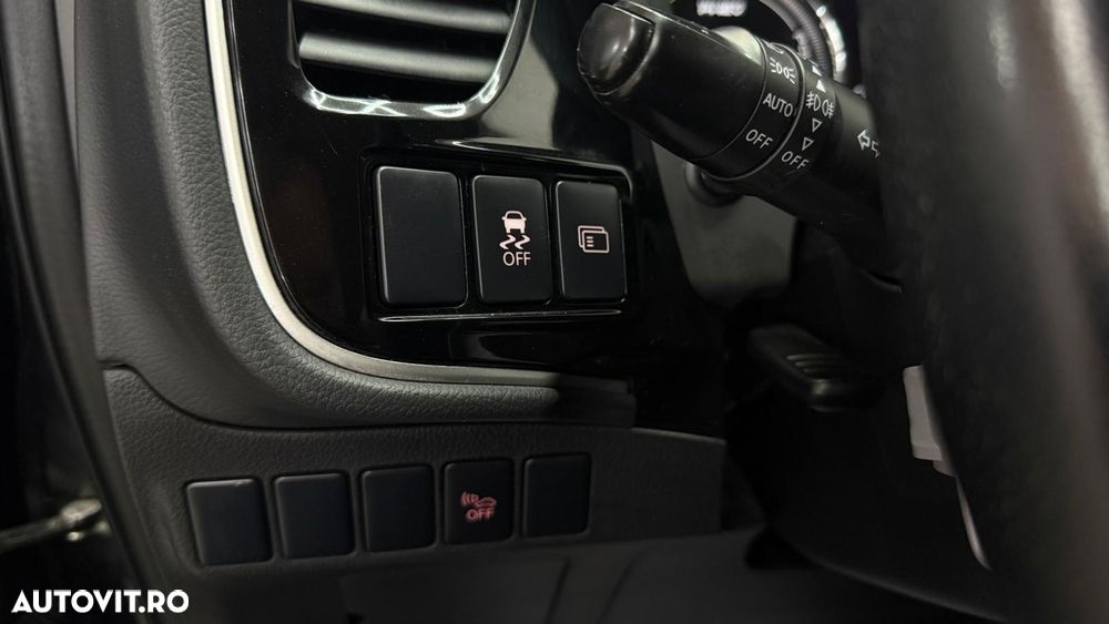 Mitsubishi Outlander 2.0 4WD - 26