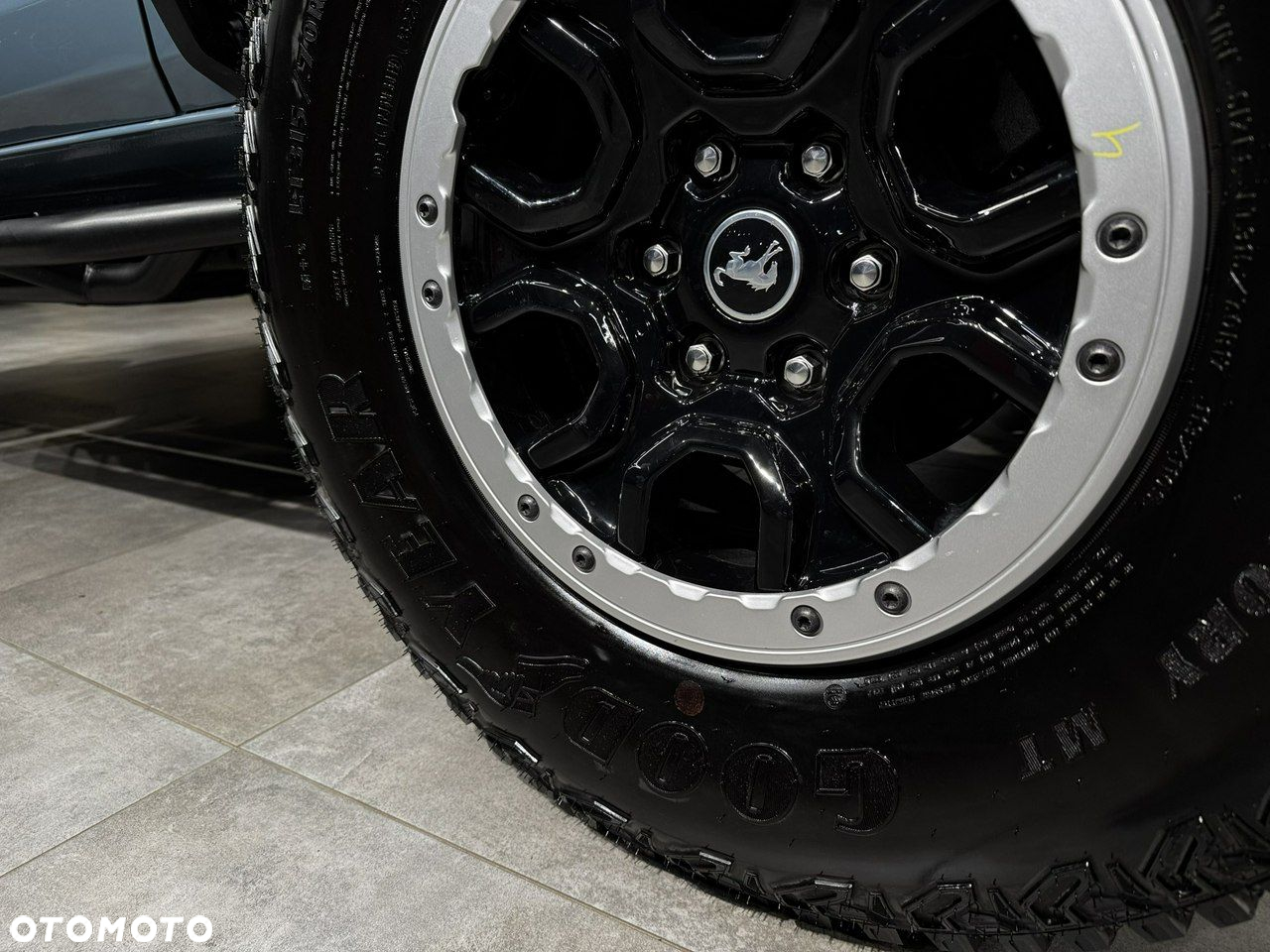 Ford Bronco - 12