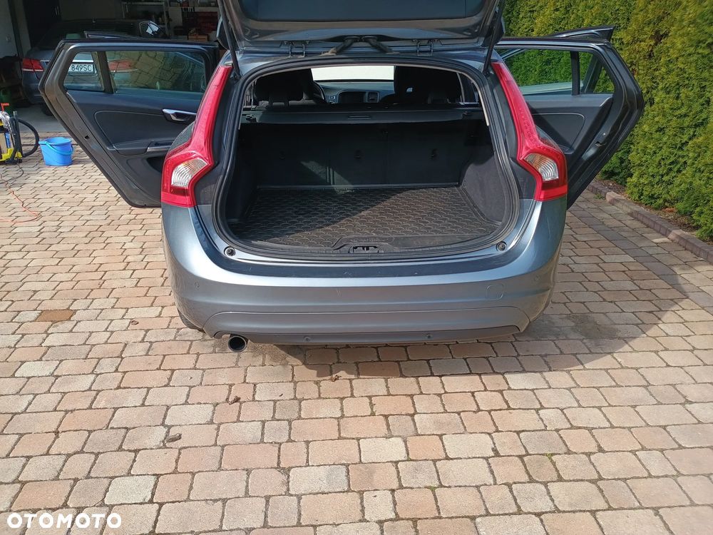 Volvo V60 D2 Geartronic Momentum - 9