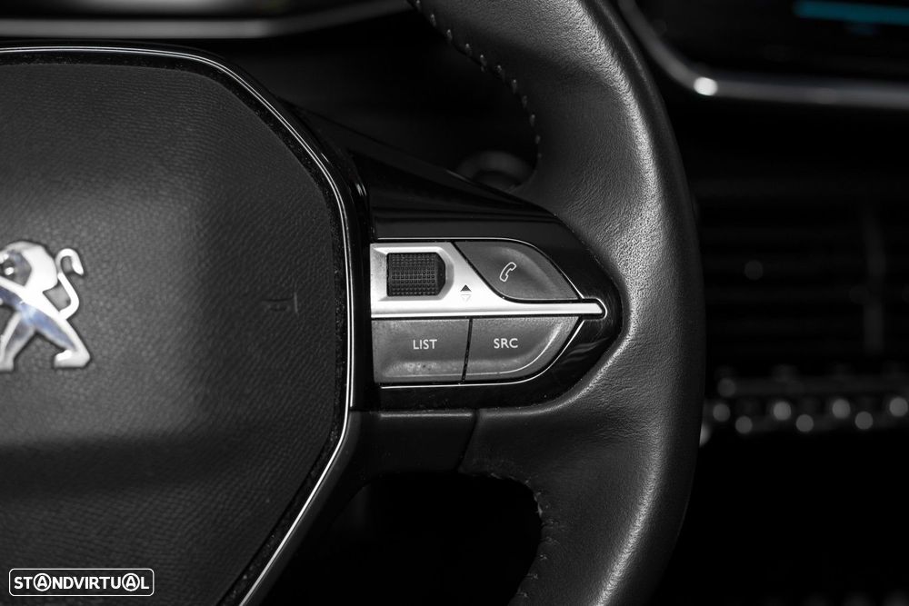 Peugeot e-2008 Allure - 32