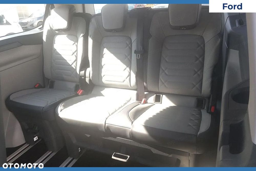 Ford Tourneo Custom - 11