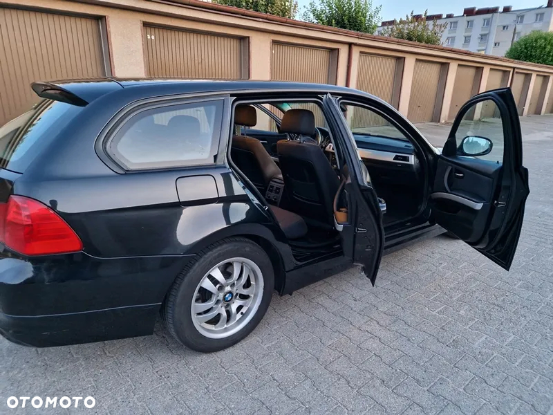 BMW Seria 3 318d DPF Touring - 18