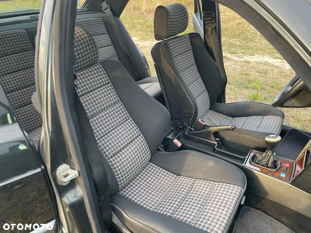 Mercedes-Benz W201 (190) - 7