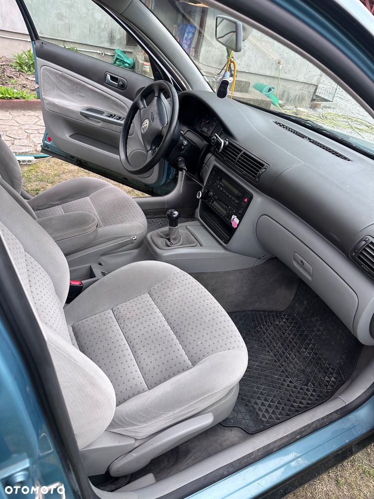 Volkswagen Passat 1.6 Comfortline - 10
