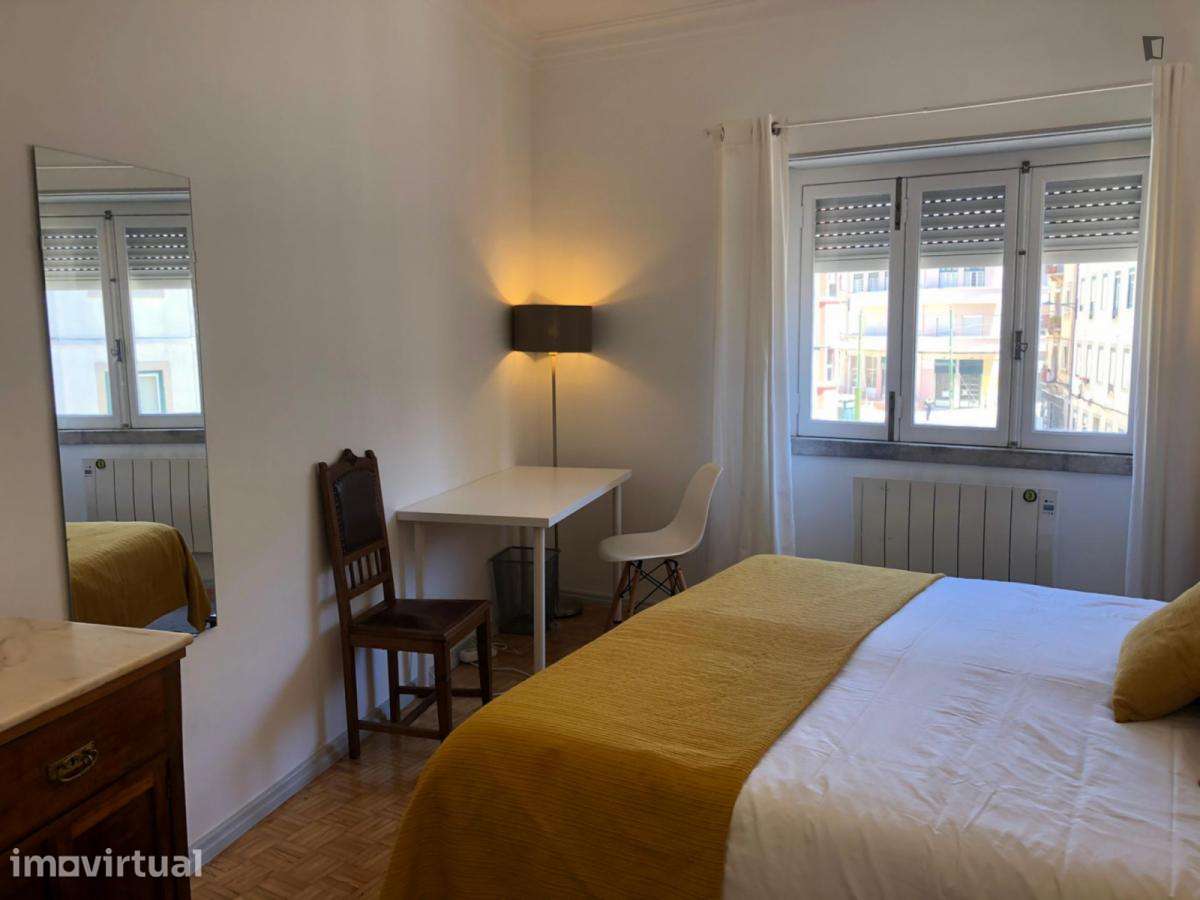 Quarto - localizado em Anjos Lisbon - Grande imagem: 4/28