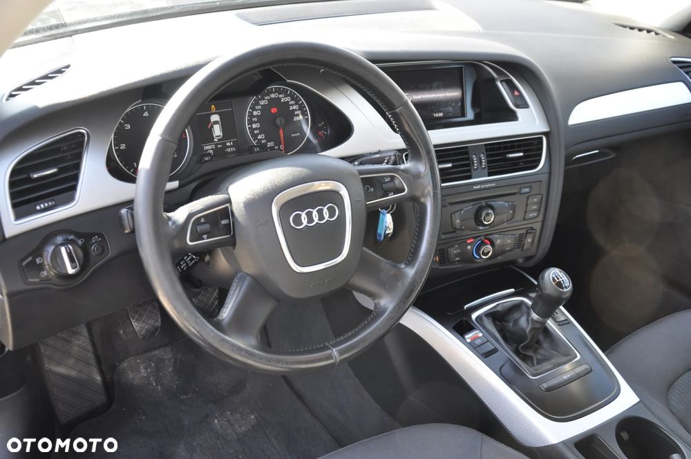 Audi A4 Avant 2.0 TDI DPF Attraction - 9