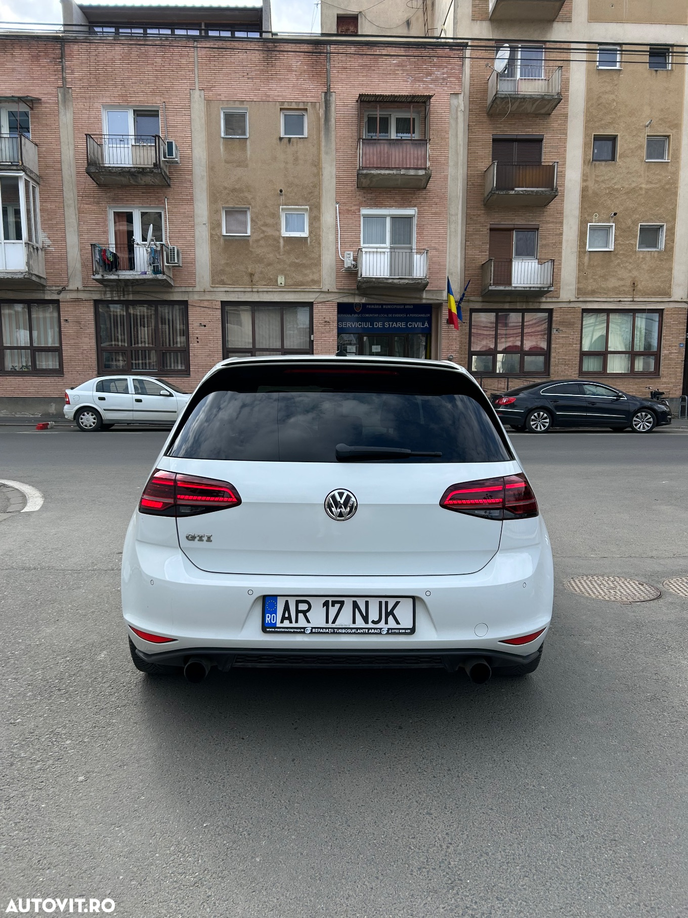 Volkswagen Golf 2.0 TSI BMT DSG GTI - 3