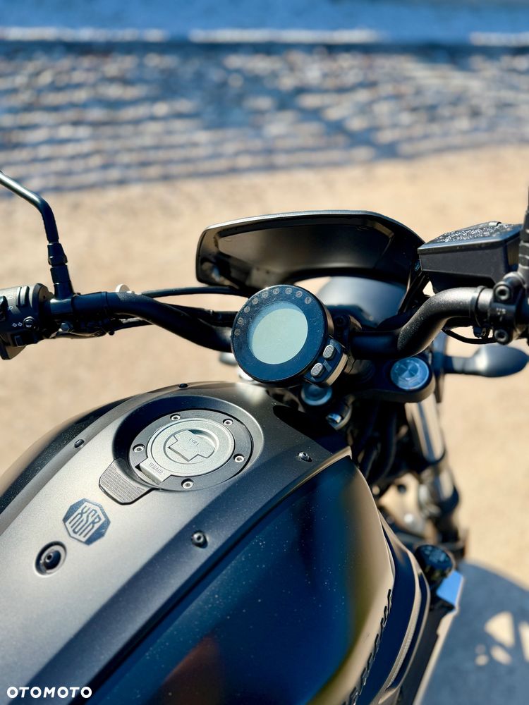 Yamaha XSR - 9