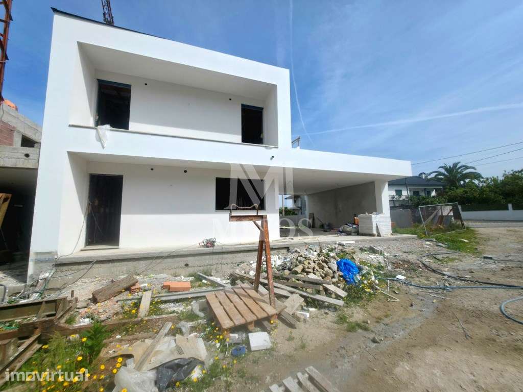 Moradia T3 em construção situada na Correlhã - Ponte de Lima - Grande imagem: 4/27