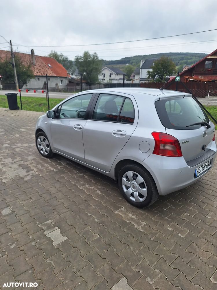 Toyota Yaris 1.3 Aut Sol - 3