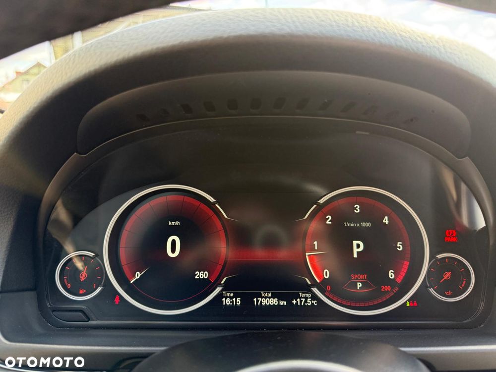 BMW Seria 5 520d xDrive - 22